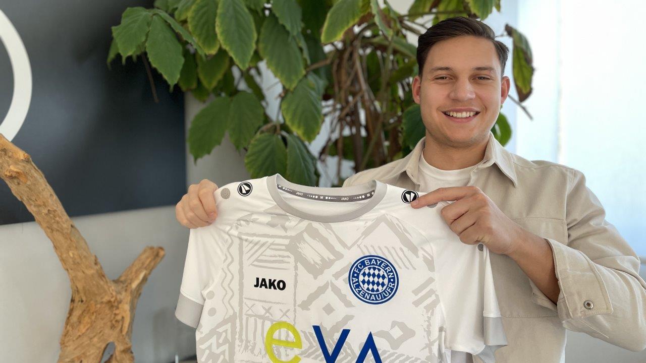 FC Bayern Alzenau Mittelstürmer Giuseppe Signorelli kommt zur neuen